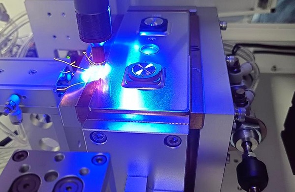 鋰電池激光焊接機(jī)如何保證焊接效果的一致性和穩(wěn)定性? 鋰電池激光焊接機(jī)如何保證焊接效果的一致性和穩(wěn)定性?