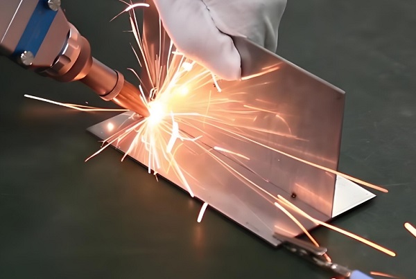 光纖激光焊接機(jī)是由哪些配件組成的？