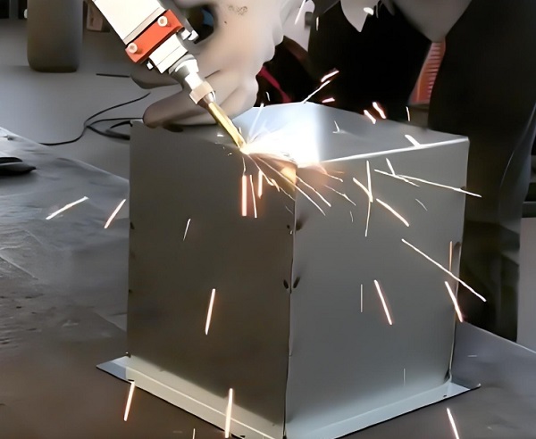 激光焊接機(jī)對(duì)鋼焊接有什么影響？