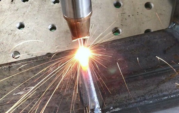 激光焊接機(jī)焊不銹鋼板時(shí)燒穿了怎么回事？