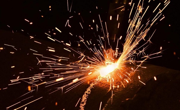 激光焊接機焊接時火花過大怎么處理？