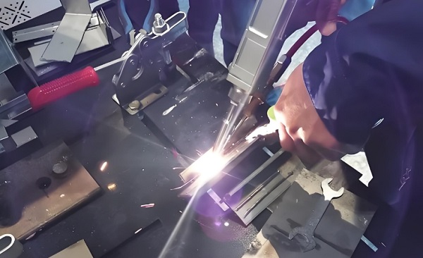 激光焊接機的自動化焊接質量追溯與管理功能介紹