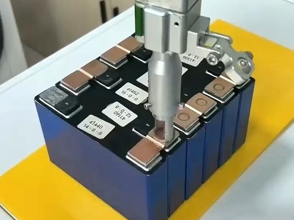 小型鋰電池激光焊接機多少錢一臺? 小型鋰電池激光焊接機多少錢一臺?