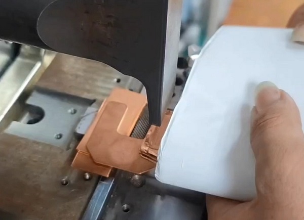 鋰電池極耳激光焊接 鋰電池極耳激光焊接