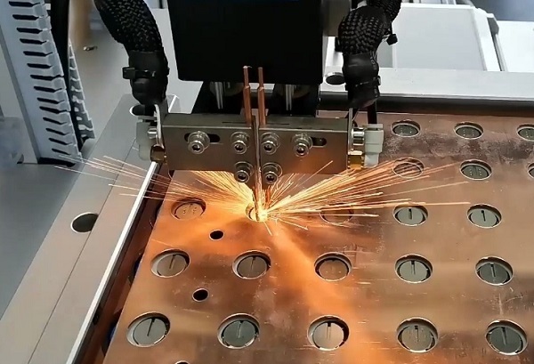 激光焊接機可以點焊鋰電池嗎? 激光焊接機可以點焊鋰電池嗎?