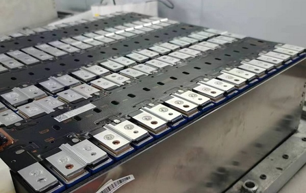 如何防止電池pack激光焊接機內部積灰？