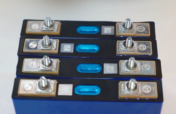 鋰電池激光焊接機(jī)在焊接過(guò)程中，如何避免焊接變形？